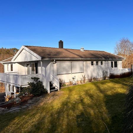 Beautiful 5-Bed Villa In Mandal Buitenkant foto