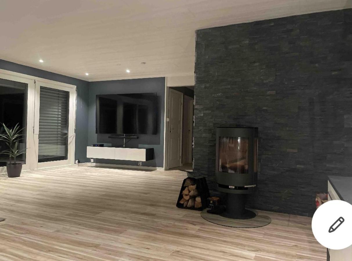 Beautiful 5-Bed Villa In Mandal Buitenkant foto